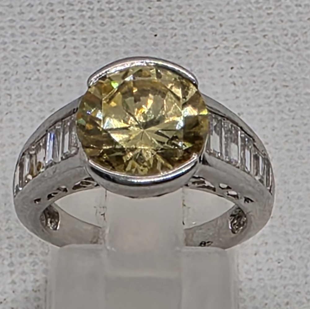 Like New Designer Signed Estate Victoria Wieck Canary Quartz Ring